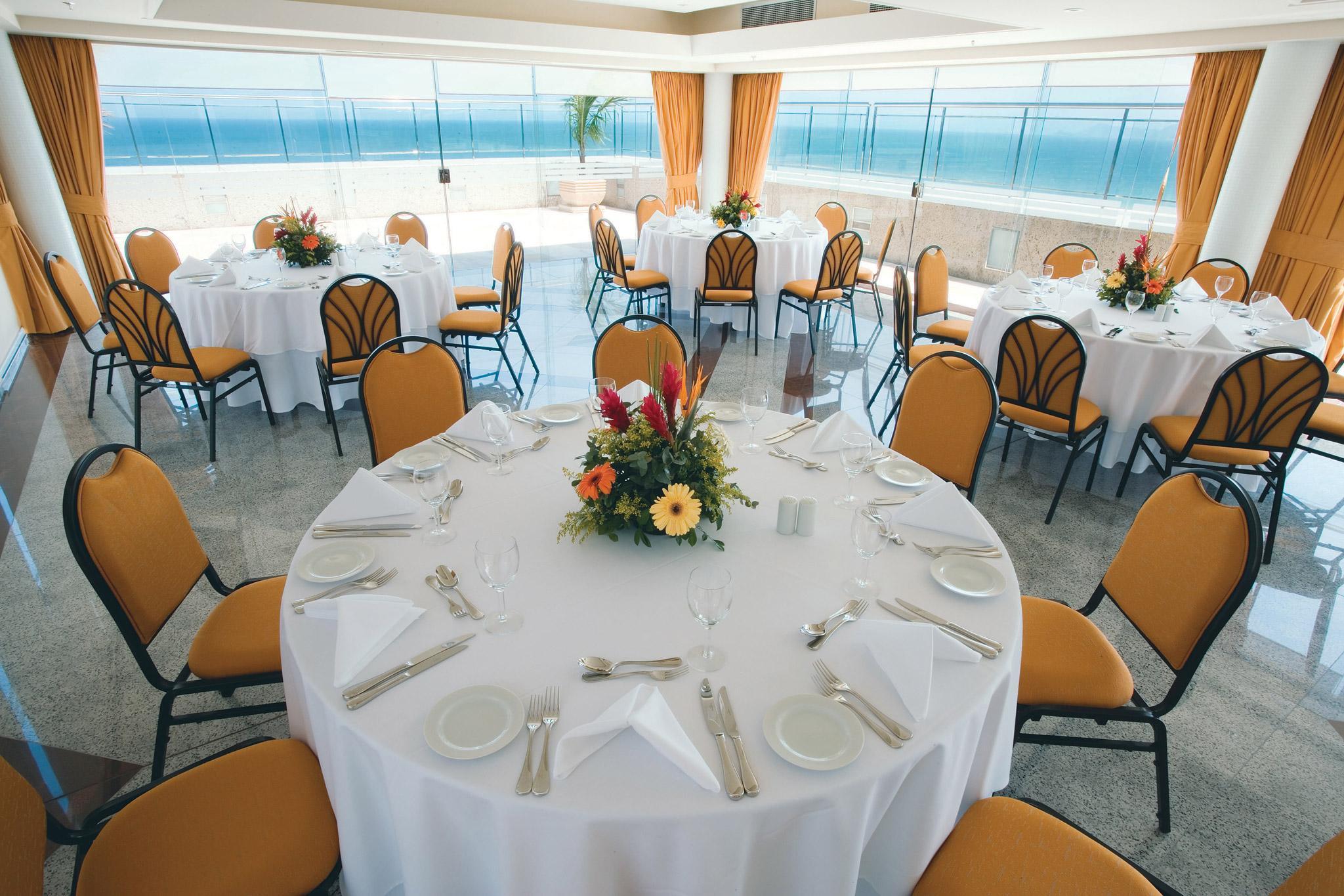 Windsor Barra Hotel Rio de Janeiro Esterno foto A table set for a formal dinner