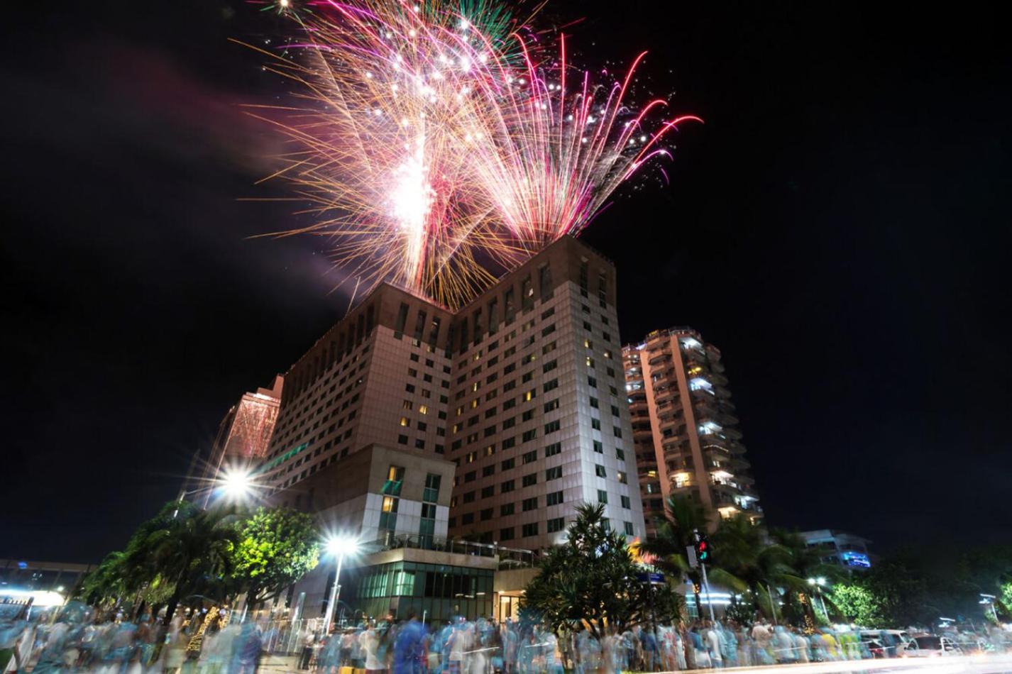Windsor Barra Hotel Rio de Janeiro Esterno foto Fireworks at the 2013 National Day Parade celebrations