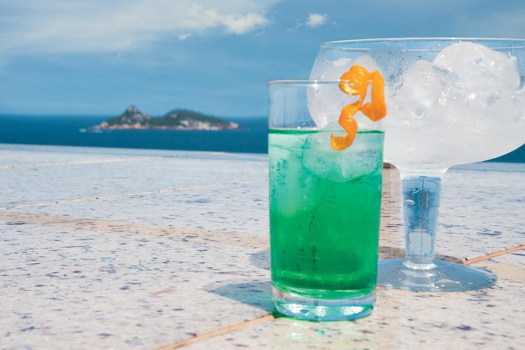 Windsor Barra Hotel Rio de Janeiro Esterno foto A Blue Hawaii cocktail